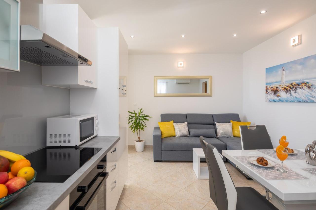 Fba Family Beach Apartments Omiš Eksteriør bilde