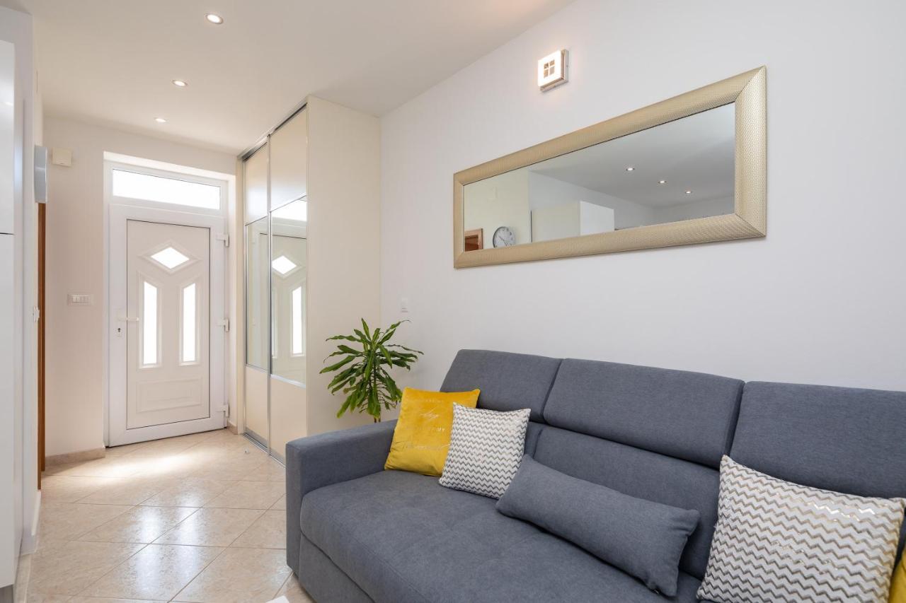 Fba Family Beach Apartments Omiš Eksteriør bilde