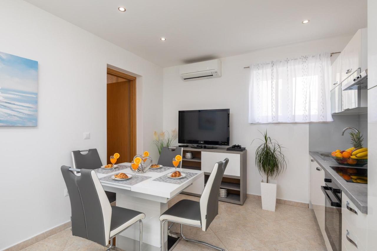 Fba Family Beach Apartments Omiš Eksteriør bilde