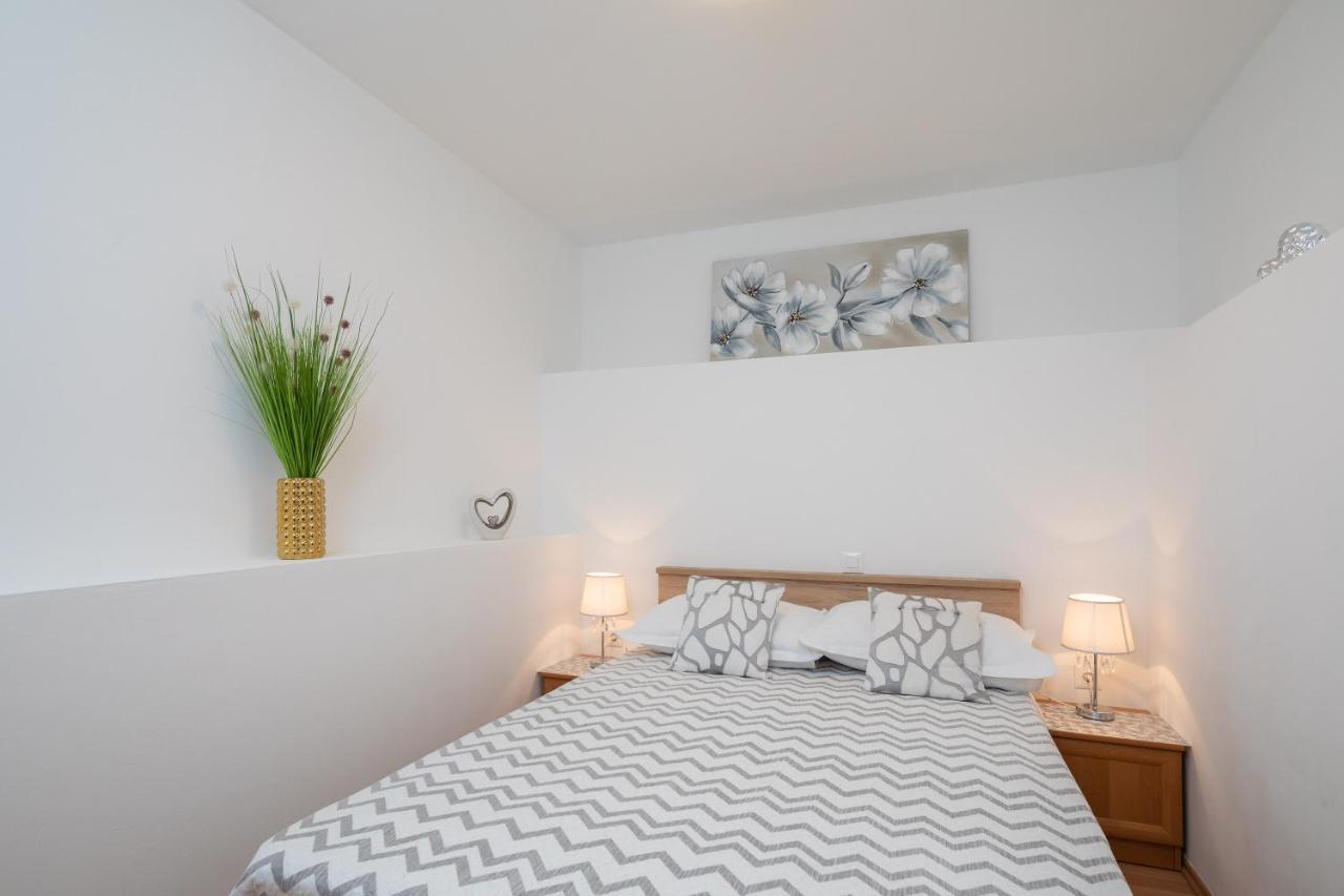 Fba Family Beach Apartments Omiš Eksteriør bilde