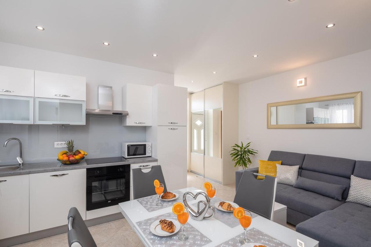 Fba Family Beach Apartments Omiš Eksteriør bilde
